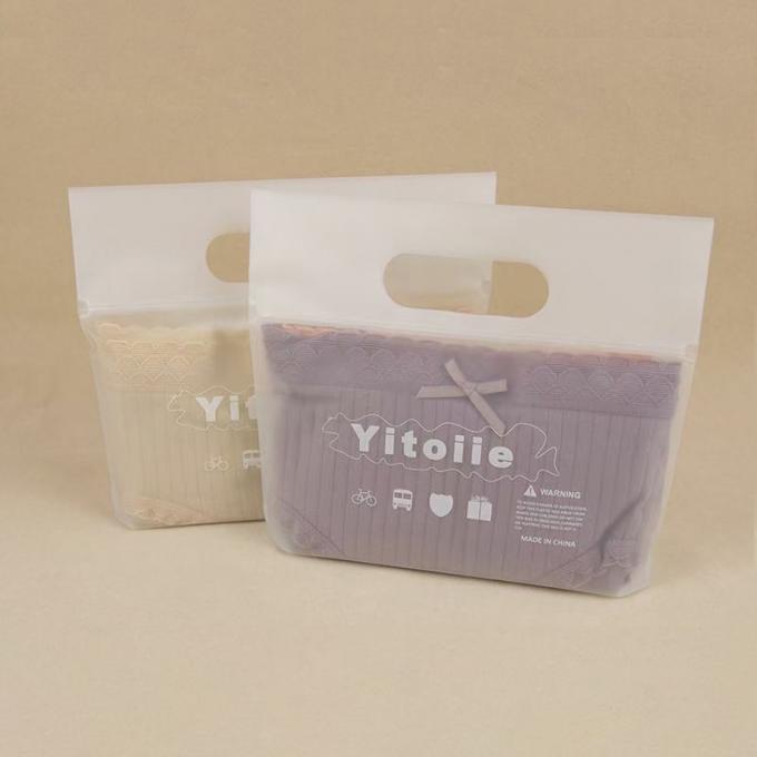 Stampa su misura Sacchetti di plastica a chiusura chiusurabile eco-compatibile con manico per abbigliamento Sacchetto di imballaggio 4