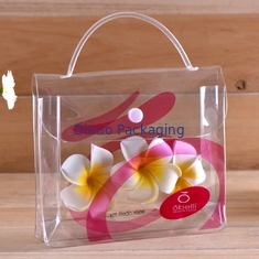 Indumento che imballa le chiare borse d'imballaggio del PVC con il bottone e la mano di plastica