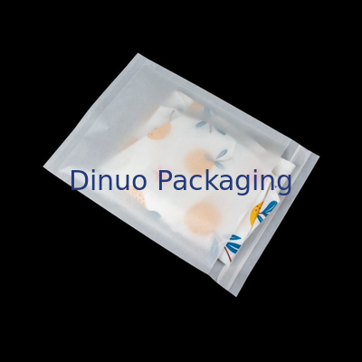 Sacchetto di abbigliamento eco friendly all'ingrosso sacchetto di busta di spedizione borsa di carta riciclata personalizzata applicazione express